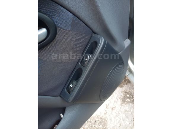 Memurdan duşuk km li Renault Clio 1.6 RTE 2000 Model