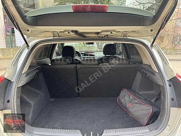 KİA CEED 1.6 CRDİ PREMİUM -CAM TAVAN-ISITMA-OTOMATİK PARK-