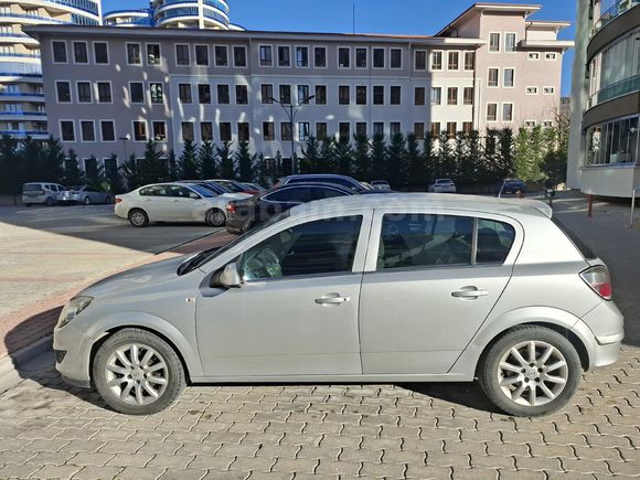 DEĞİŞENSİZ Opel Astra 1.6 Essentia Konfor 2011 Model