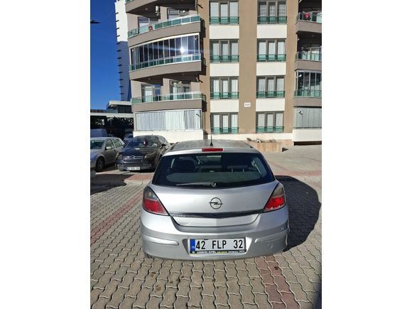 DEĞİŞENSİZ Opel Astra 1.6 Essentia Konfor 2011 Model