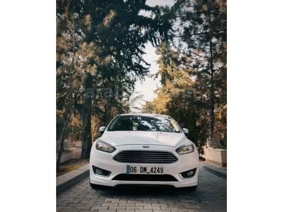 Sahibinden Ford Focus 1.6 TDCi Titanium 2015 Model  230.000 km Beyaz