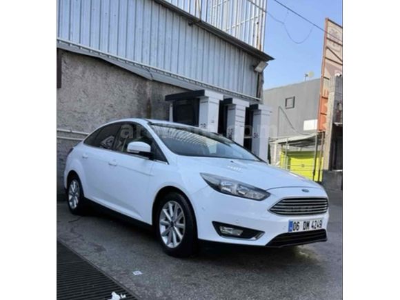 Sahibinden Ford Focus 1.6 TDCi Titanium 2015 Model  230.000 km Beyaz
