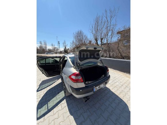 Sahibinden EMSALSİZ TEMİZLİKTE MEGANE 1.4 