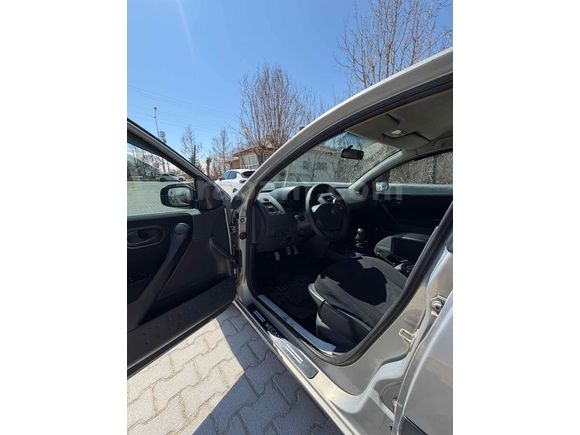 Sahibinden EMSALSİZ TEMİZLİKTE MEGANE 1.4 