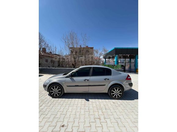 Sahibinden EMSALSİZ TEMİZLİKTE MEGANE 1.4 