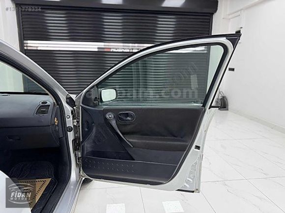 169 BİNDE 1 PARÇA BOYALI 1.4 BENZİN LPG MEGANE