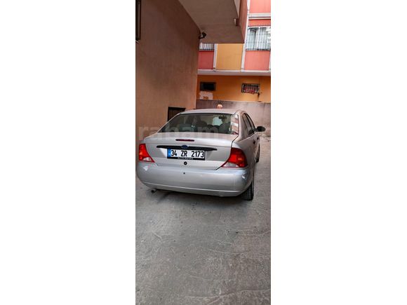 Sahibinden Ford Focus 1.6 Ghia 2001 Model