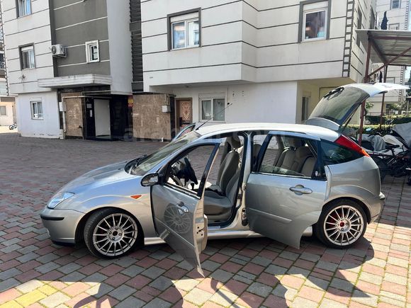 Sahibinden Ford Focus 1.6 Ghia 2004 Model