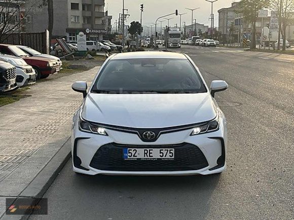 BOSSES DEN HATASIZ BOYASIZ 2024 COROLLA 1.5 VİSİON /68 BİN KM/