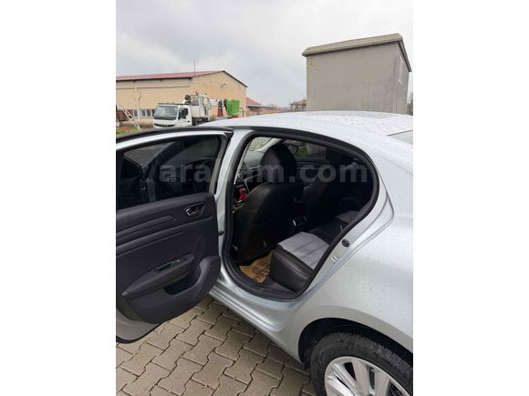 Sahibinden Renault Megane 1.5 Blue DCI Touch 2025 Model 