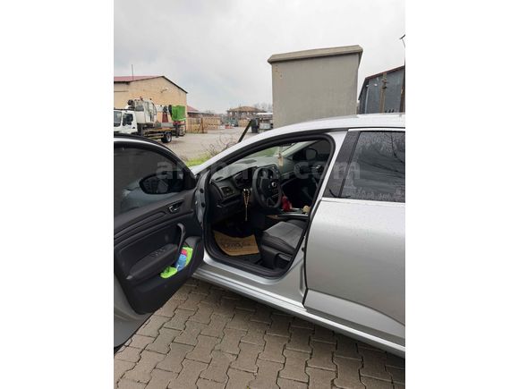 Sahibinden Renault Megane 1.5 Blue DCI Touch 2025 Model 