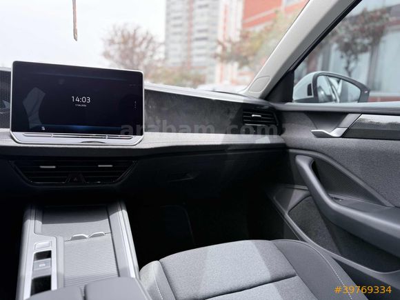 UMH GRUP 2025 MODEL VW PASSAT 1.5 eHybrid HATASIZ PLUG IN HYBRID