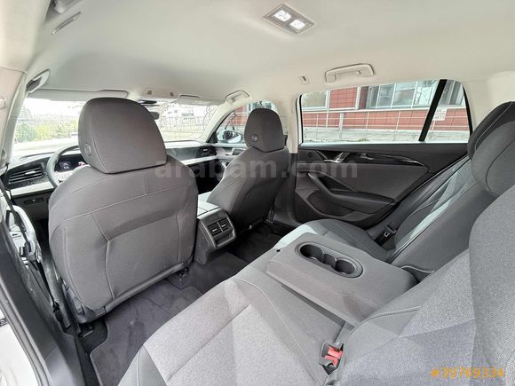 UMH GRUP 2025 MODEL VW PASSAT 1.5 eHybrid HATASIZ PLUG IN HYBRID