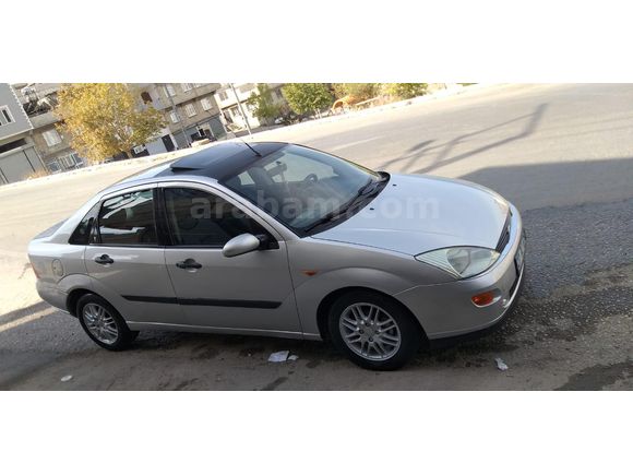 Sahibinden Ford Focus 2.0 Ghia 2001 Model