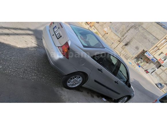 Sahibinden Ford Focus 2.0 Ghia 2001 Model