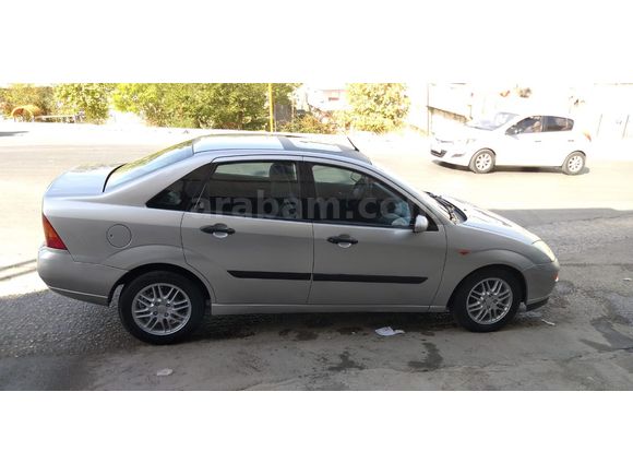 Sahibinden Ford Focus 2.0 Ghia 2001 Model