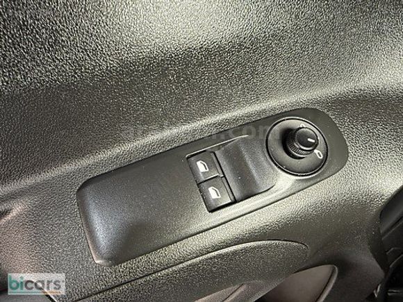 BİCARS I 2025 OPEL COMBO 1.5D ESSENTİAL 44.000 KM ORJİNAL