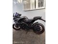 Kadın Motorcudan Bajaj Pulsar RS200