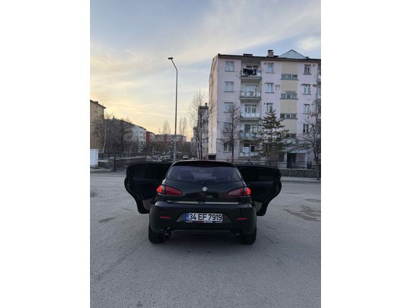 Sahibinden Alfa Romeo 147 1.6 TS Distinctive 2007 Model 