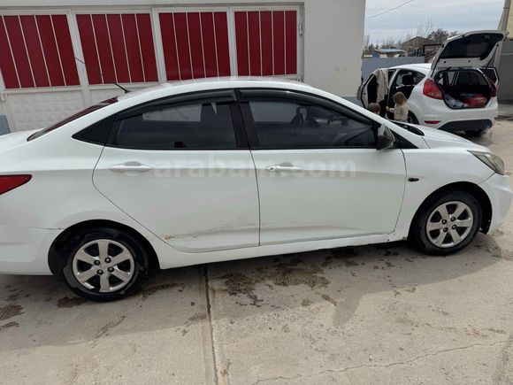 Sahibinden Hyundai Accent Blue 1.6 CRDI Mode Plus 2012 Model 