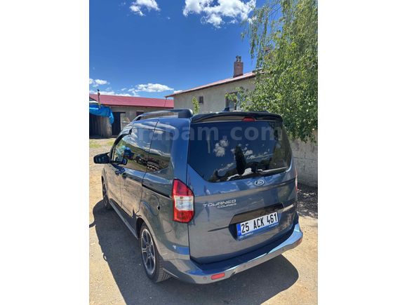   Sahibinden Ford Tourneo Courier 1.5 TDCi Titanium Plus 2022 Model 