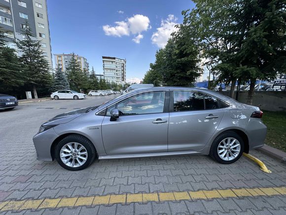 SAHİBİNDEN SATILIK BAKIMLI TOYOTA COROLLA HİBRİT 122bg 