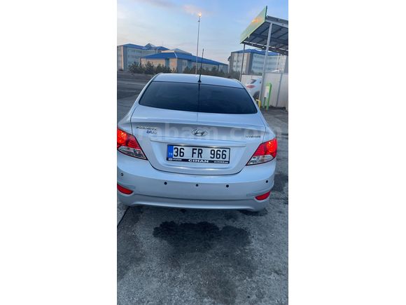 Sahibinden Hyundai Accent Blue 1.4 CVVT Mode Plus 2013 Model Kars 219.000 km Gri (Gümüş)