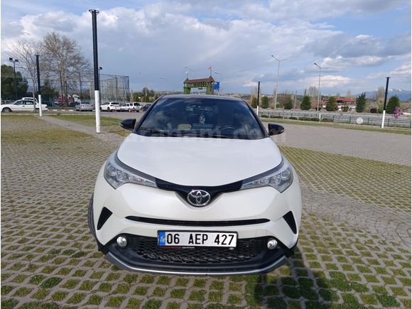 SERVİS BAKIMLI. TOYOTA ON GARANTİLİ . DEĞİŞEN BOYA TRAMER YOK. Otomatik 1.2 CHR