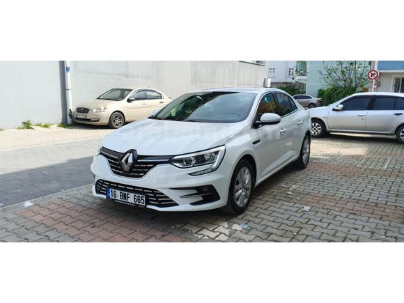 Sahibinden Renault Megane 1.3 TCe joy comfort 2022 Model  25.000 km Beyaz
