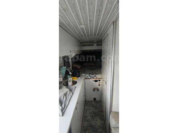 tam zamanlı yaşama uygun motokaravan