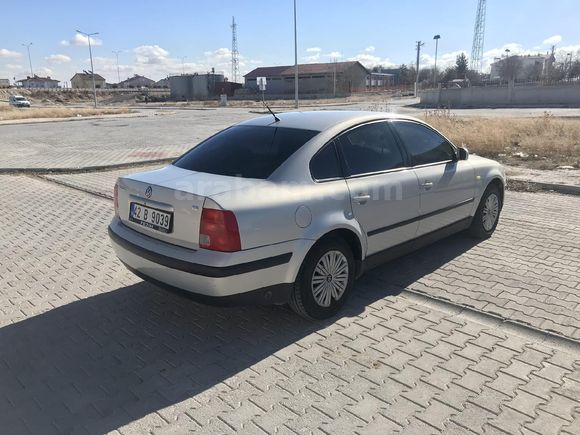 Sahibinden Volkswagen Passat 1.8 Basic 1999 Model  255.000 km Gri