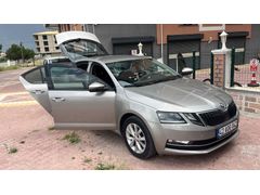 Sahibinden Skoda Octavia 1.6 TDI Style 2018 2019 çıkışlı hatasız Model  215 km Bej