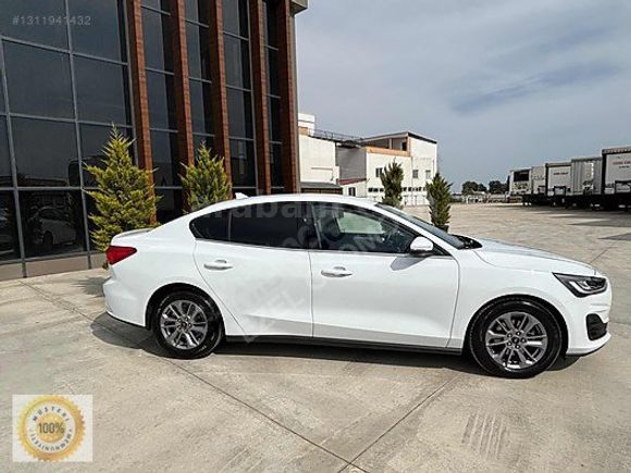 EZEL'den 2024 MODEL FORD FOCUS TİTANİUM HATASIZ-35.000 KM'de