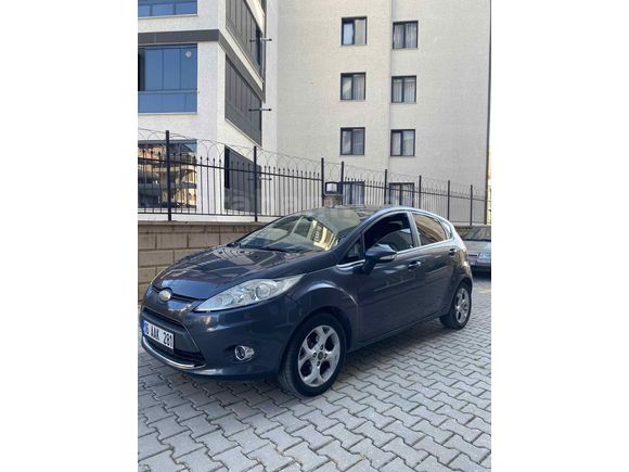 Sahibinden Ford Fiesta 1.4 Titanium 2010 Model  189.000 km Mavi