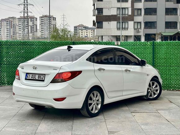 Sahibinden Hyundai Accent Blue 1.6 CRDI Mode Plus 2014 Model 