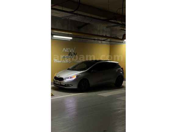Sahibinden Kia Ceed 1.6 CRDi Premium 2012 Model