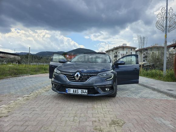 SAHİBİNDEN TİTİZLİKLE KULLANILMIŞ - İCONE MEGANE