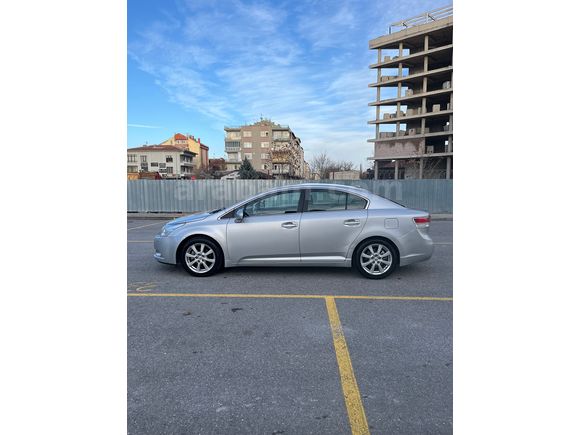 Sahibinden tek parça boyalı avensis