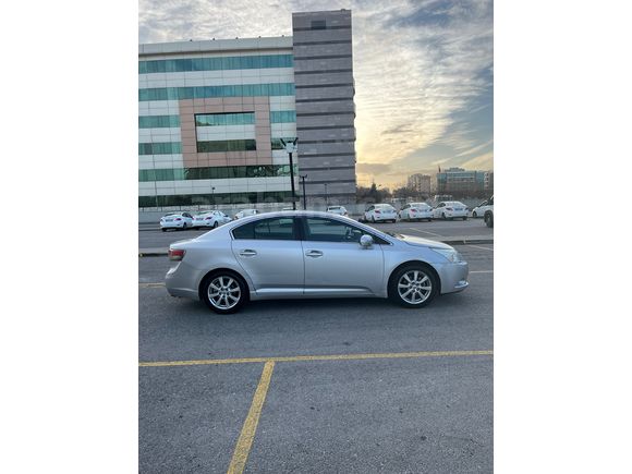 Sahibinden tek parça boyalı avensis