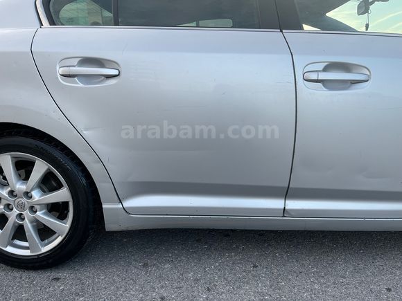 Sahibinden tek parça boyalı avensis
