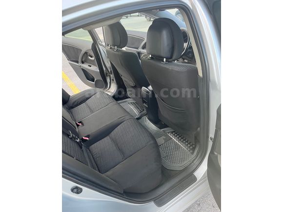 Sahibinden tek parça boyalı avensis