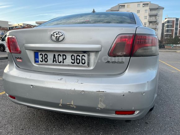 Sahibinden tek parça boyalı avensis