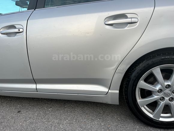 Sahibinden tek parça boyalı avensis
