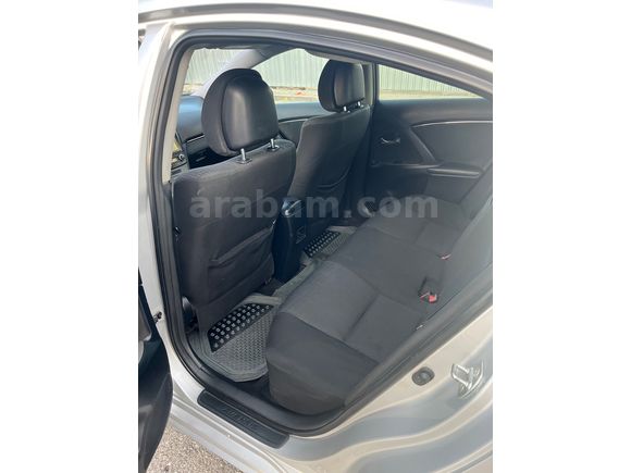 Sahibinden tek parça boyalı avensis