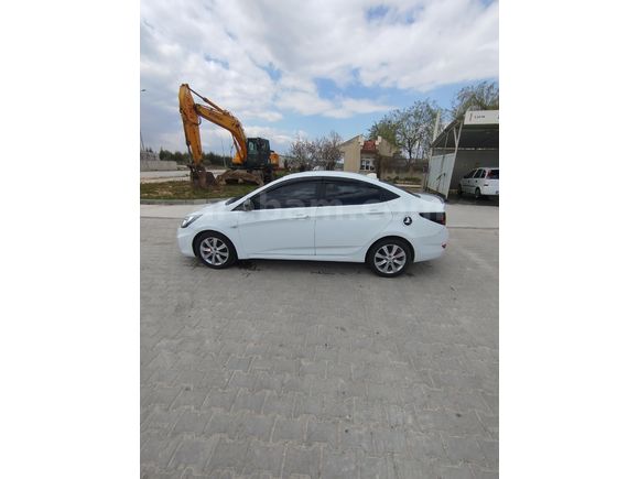 Sahibinden Hyundai Accent Blue 1.4 CVVT Mode 2012 Model
