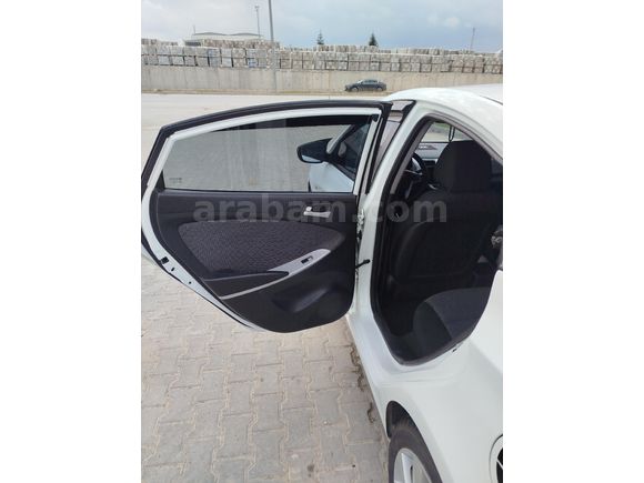 Sahibinden Hyundai Accent Blue 1.4 CVVT Mode 2012 Model