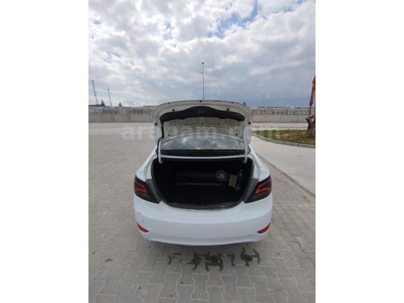 Sahibinden Hyundai Accent Blue 1.4 CVVT Mode 2012 Model