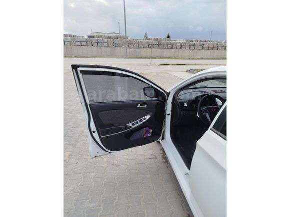 Sahibinden Hyundai Accent Blue 1.4 CVVT Mode 2012 Model