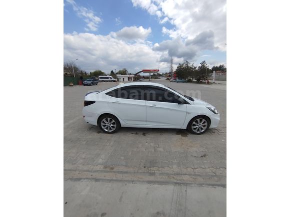 Sahibinden Hyundai Accent Blue 1.4 CVVT Mode 2012 Model