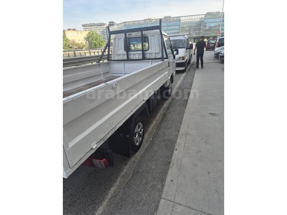 Sahibinden Mazda E 2200 Kasa lı MAZDA  E 2200 modelidir  Araç cift Tekerdir  2007 Trafik cikisli .120.000 nk Kalan  12/15/18/24 vade Takas olur